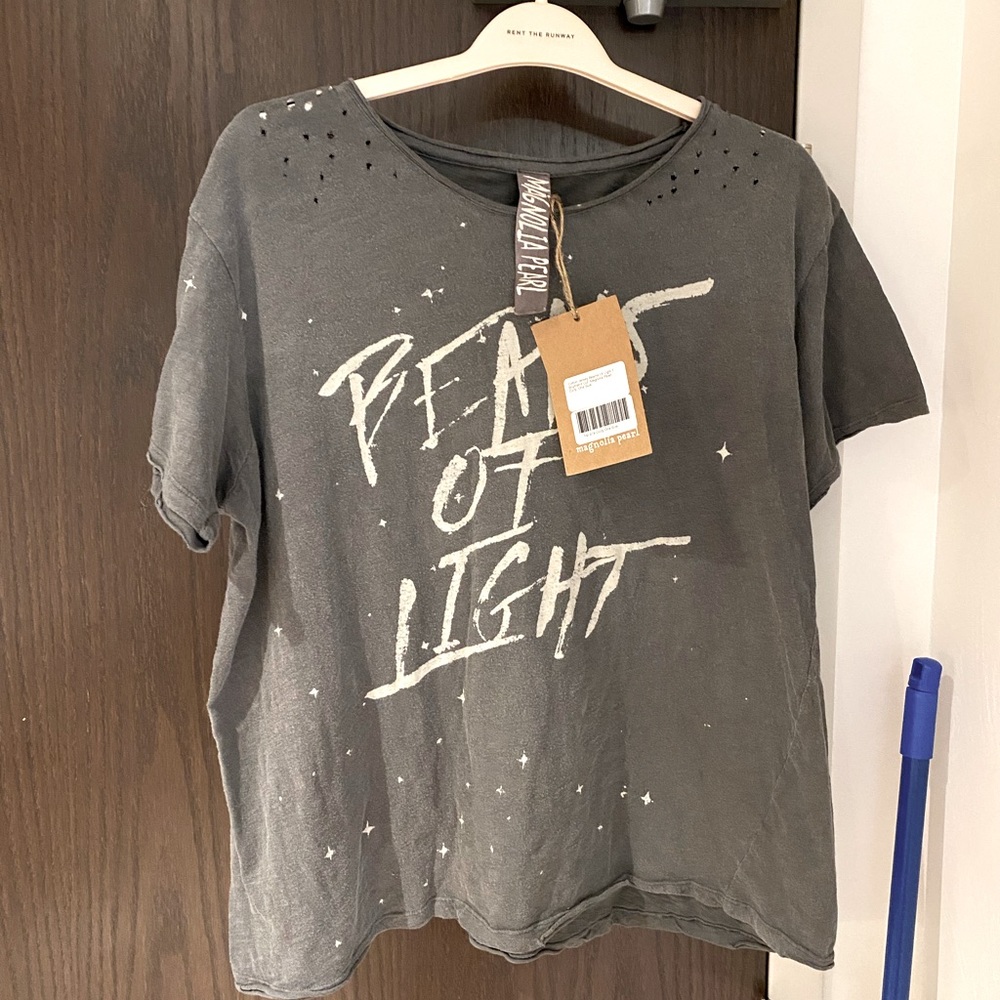 Magnolia Pearl gray graphic tee. OS, Brand New, Never Worn.
